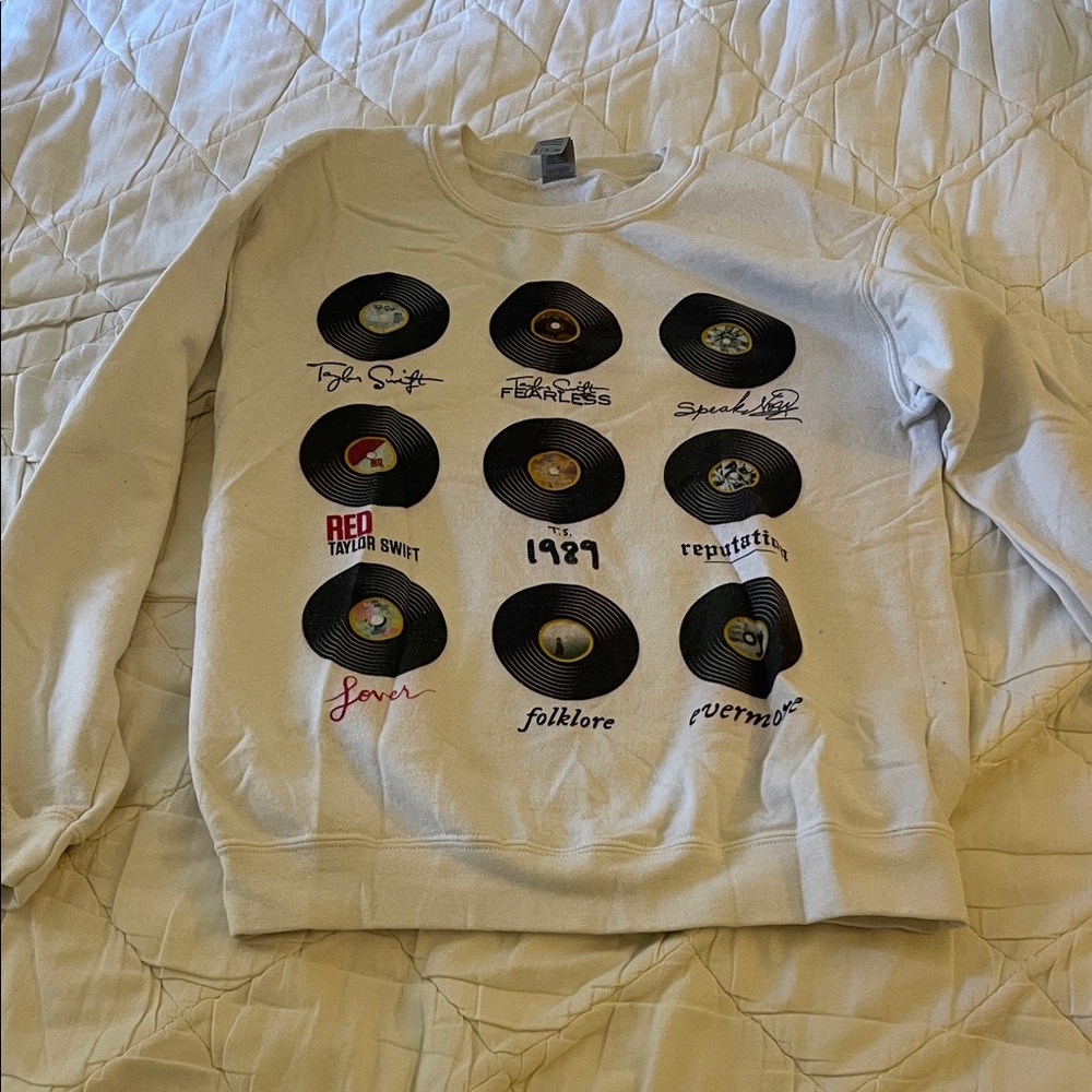 Gildan White Graphic Crewneck Sweater